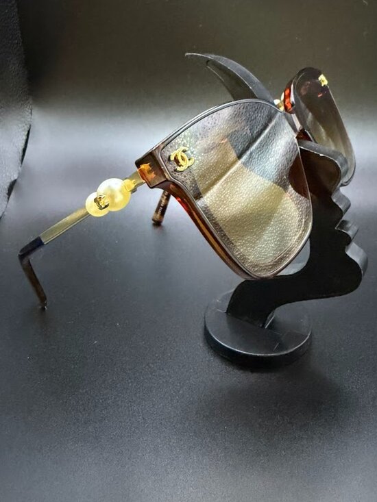 Luxury Pearl Accent Oversized Cat Eye Sunglasses Brown Gradient main image 4